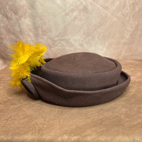 Vintage 40s Ultra Armand Schwab & Co Brown Wool Derby Pill Box Hat Feather Retro - Picture 4 of 7